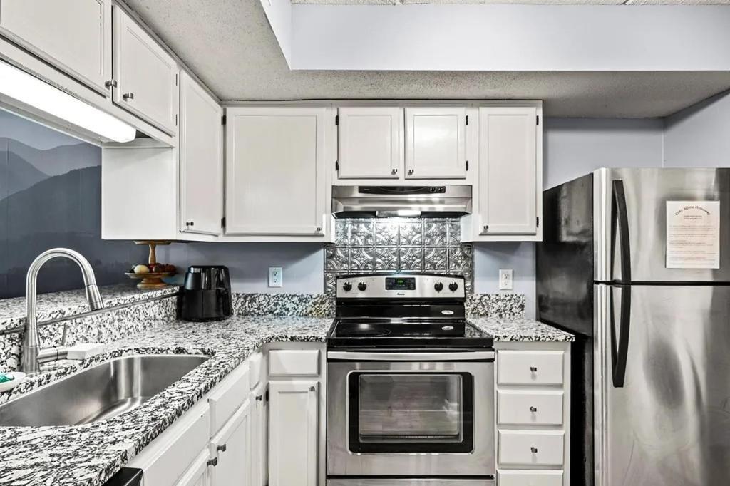 Views & Fireplace - Minutes To Gburg And Ober - Condo Gatlinburg Esterno foto