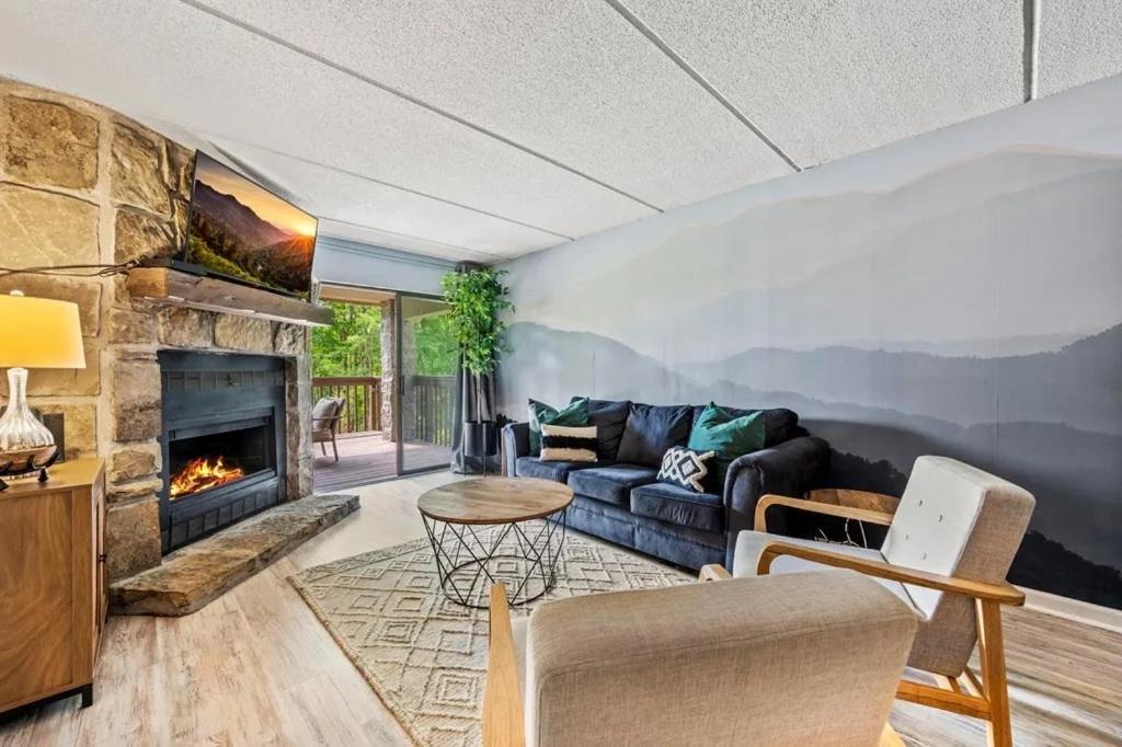 Views & Fireplace - Minutes To Gburg And Ober - Condo Gatlinburg Esterno foto