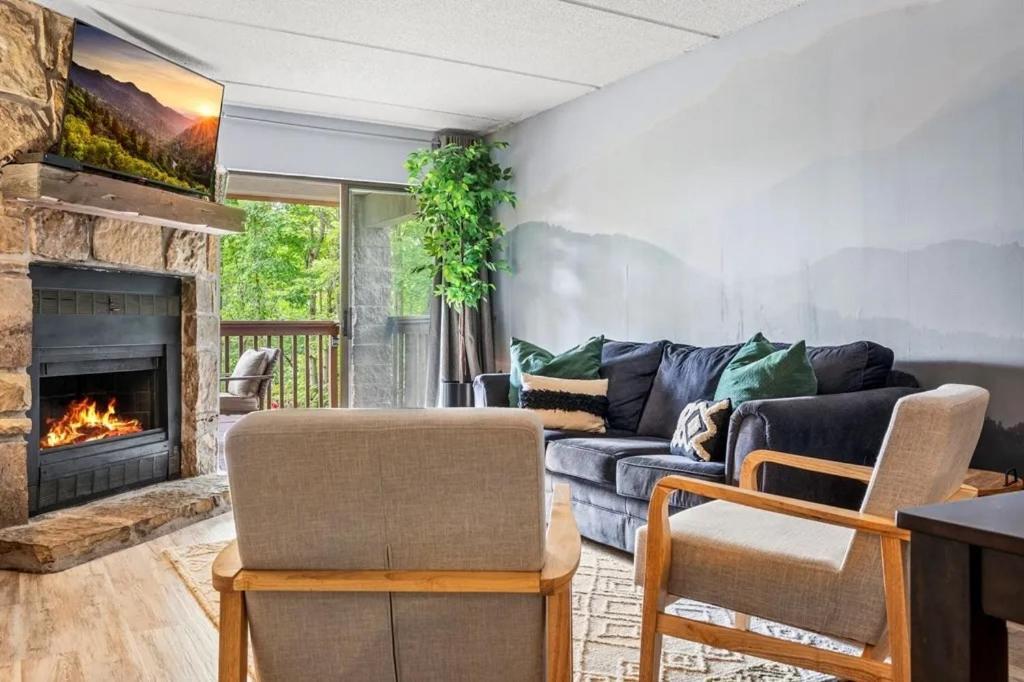 Views & Fireplace - Minutes To Gburg And Ober - Condo Gatlinburg Esterno foto