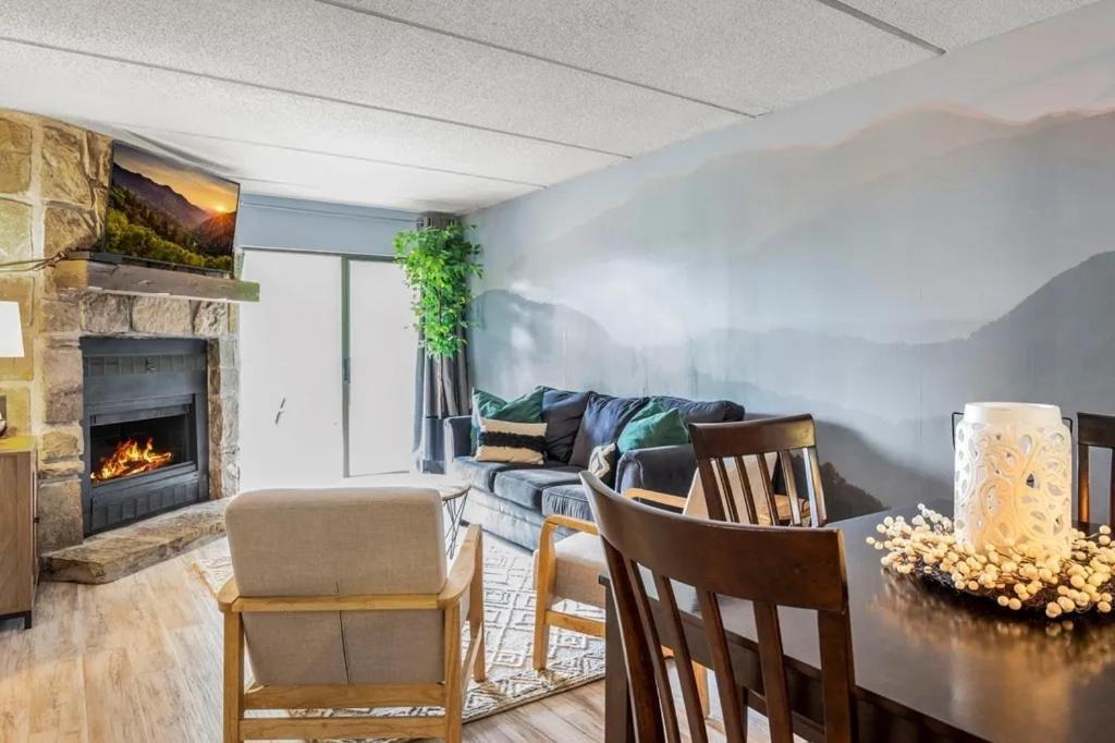 Views & Fireplace - Minutes To Gburg And Ober - Condo Gatlinburg Esterno foto